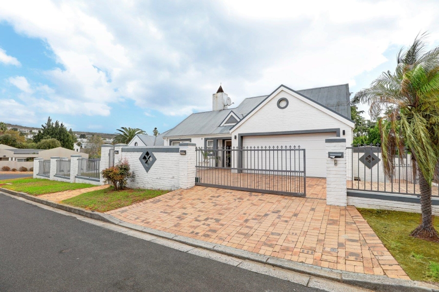 4 Bedroom Property for Sale in Protea Valley Western Cape